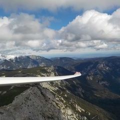 Flugwegposition um 09:57:31: Aufgenommen in der Nähe von Gemeinde Puchberg am Schneeberg, Österreich in 1587 Meter